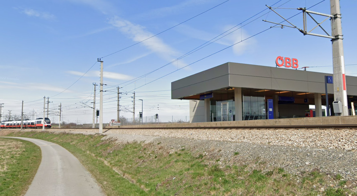 Zweisprachige Schilder bei Bahnhöfen