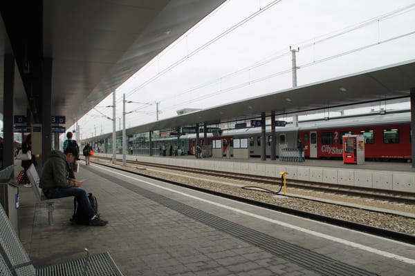 ÖBB hält Zug in St. Pölten an, um Fahrgäste ohne Reservierung aussteigen zu lassen